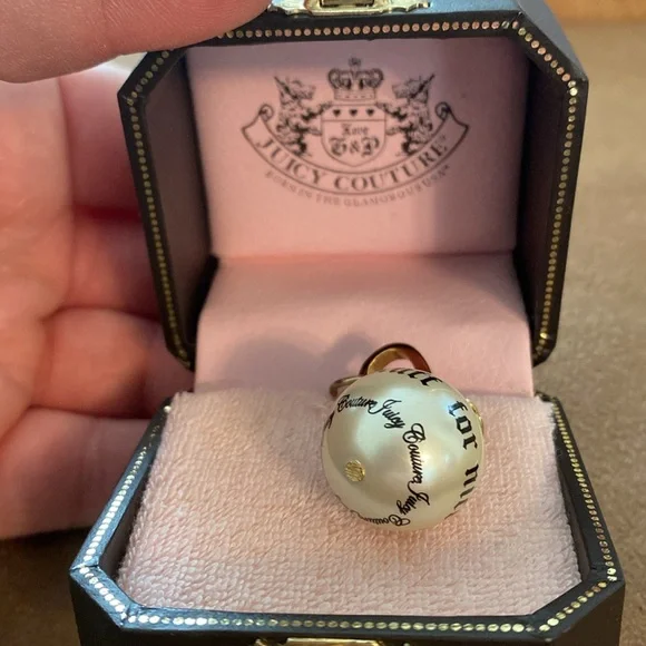 Like New Juicy Couture SCRIPT PEARL Bracelet Jewelry Box - Picture 3 of 5